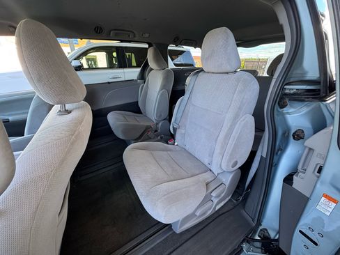 Used 2016 Toyota Sienna LE image 10
