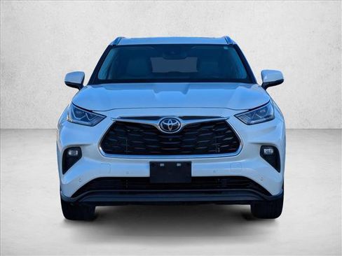 Used 2021 Toyota Highlander Limited image 2