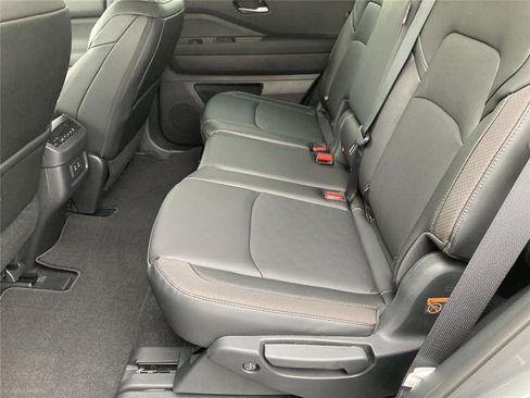 New 2026 Nissan Pathfinder SL image 30