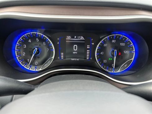 Used 2023 Chrysler Voyager LX image 29