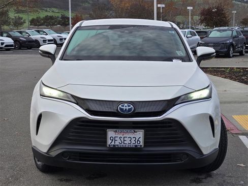 Used 2021 Toyota Venza image 2