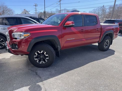 Used 2016 Toyota Tacoma TRD Off-Road w/ Towing Package image 2