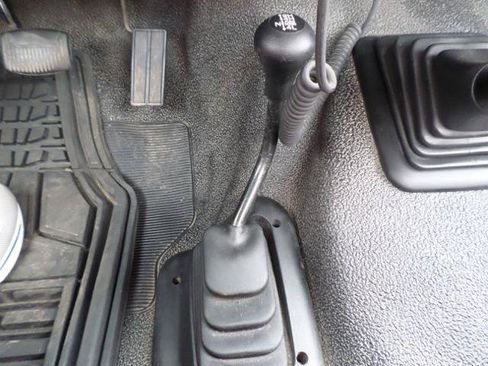 Used 1997 Ford F250 4x4 Regular Cab Heavy Duty image 35