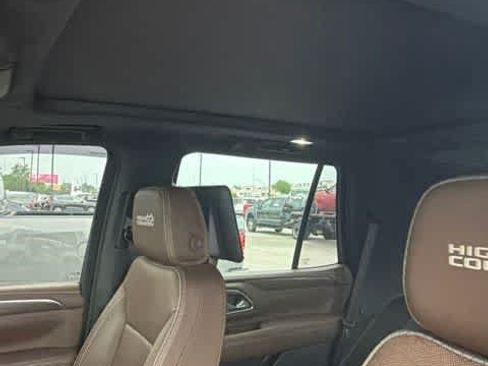 Used 2021 Chevrolet Tahoe High Country w/ Premium Package AWD/4WD image 3