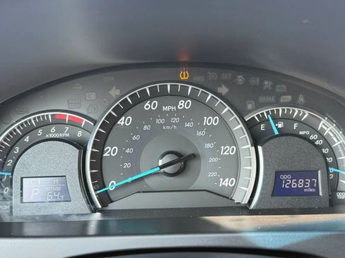 Used 2014 Toyota Camry XLE w/ Leather Package image 16