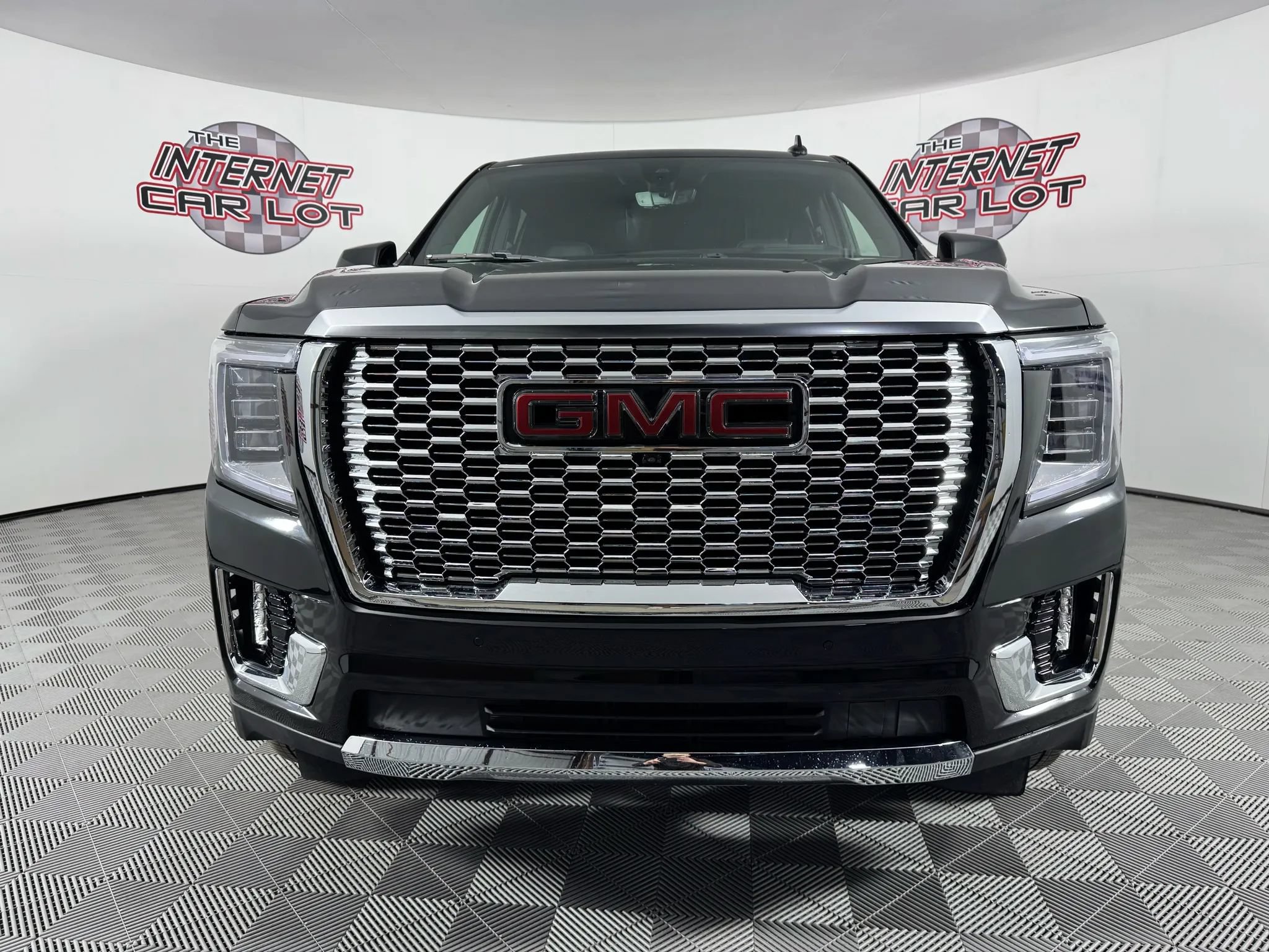 Used 2022 GMC Yukon Denali w/ Advanced Technology Package AWD/4WD image 2