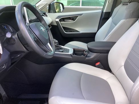 Used 2020 Toyota RAV4 Limited w/ Carpet Mat Package AWD/4WD image 5