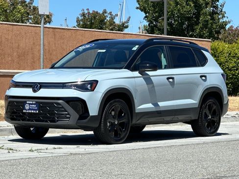 Certified 2026 Volkswagen Taos SE AWD/4WD image 8