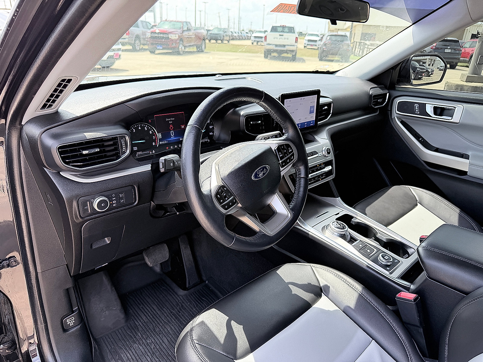 Used 2022 Ford Explorer XLT w/ Equipment Group 202A AWD/4WD image 22