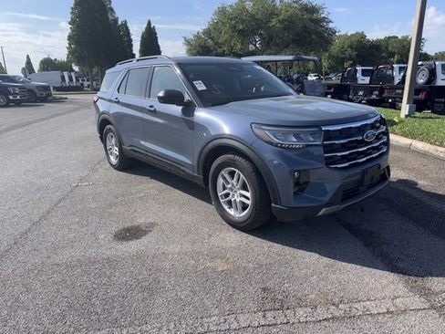 Used 2026 Ford Explorer Active w/ Active Comfort Package RWD image 3