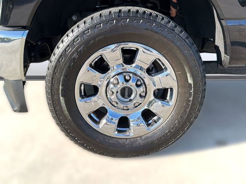 Used 2025 Ford F250 Lariat w/ Chrome Package image 12