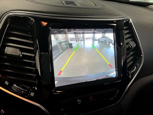 Used 2020 Jeep Cherokee Limited image 23