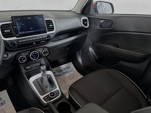 Certified 2024 Hyundai Venue Limited FWD image 22