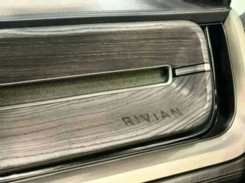 Used 2022 Rivian R1T Adventure image 24