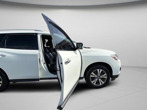 Used 2017 Nissan Pathfinder SL AWD/4WD image 32