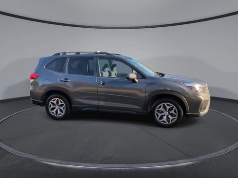 Used 2020 Subaru Forester Premium image 9