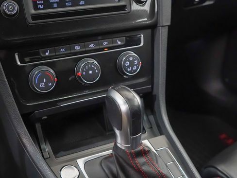 Used 2016 Volkswagen GTI SE image 31