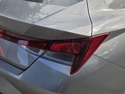 Used 2023 Hyundai Elantra SEL w/ Convenience Package image 9