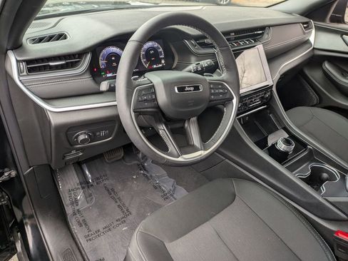 Certified 2025 Jeep Grand Cherokee Laredo X w/ Luxury Tech Group I image 13