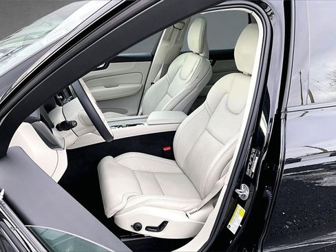 Certified 2023 Volvo XC60 B5 Ultimate w/ Climate Package image 20