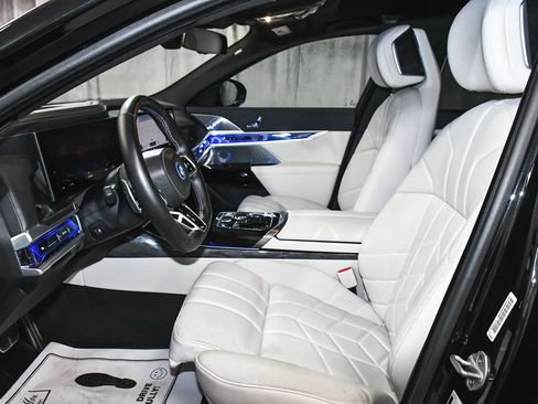 Used 2024 BMW i7 M70 w/ Executive Package AWD/4WD image 54
