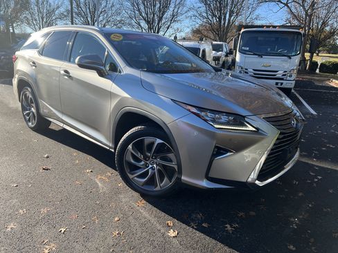 Used 2018 Lexus RX 450hL Luxury image 2