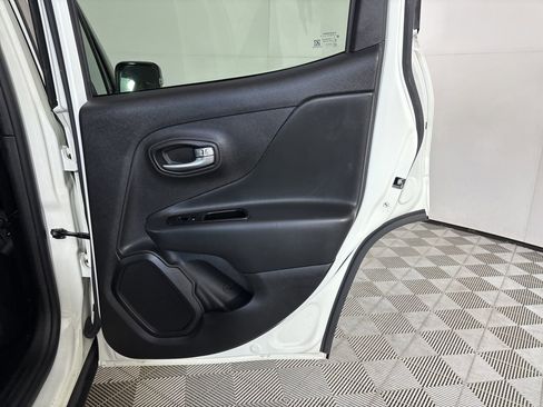 Used 2022 Jeep Renegade Trailhawk image 24