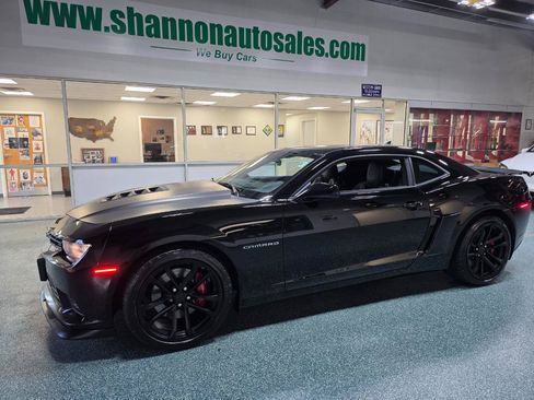 Used 2014 Chevrolet Camaro SS w/ SS Performance Package RWD image 2