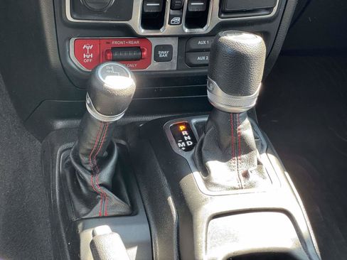 Used 2019 Jeep Wrangler Unlimited Rubicon w/ Cold Weather Group AWD/4WD image 6