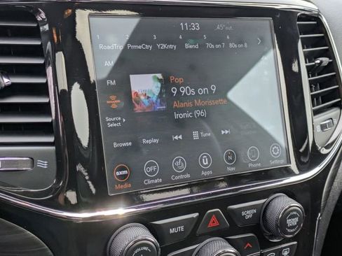 Used 2021 Jeep Grand Cherokee Laredo X image 17