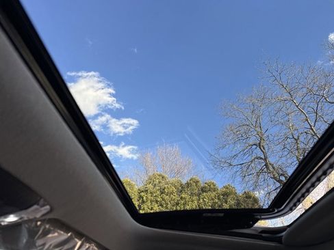 New 2025 Kia Niro EX Touring image 12