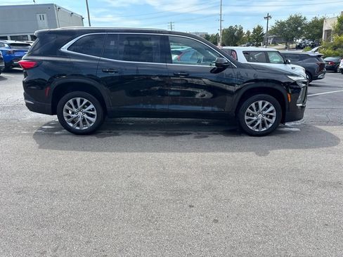 Used 2025 Buick Enclave Preferred FWD image 2