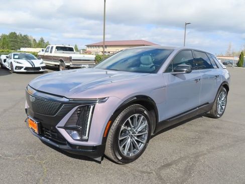 Used 2024 Cadillac Lyriq Sport RWD image 3