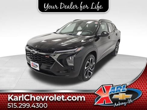 Certified 2025 Chevrolet Trax RS w/ Driver Confidence Package image 1
