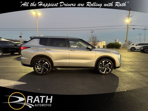 Used 2024 Mitsubishi Outlander SE image 10