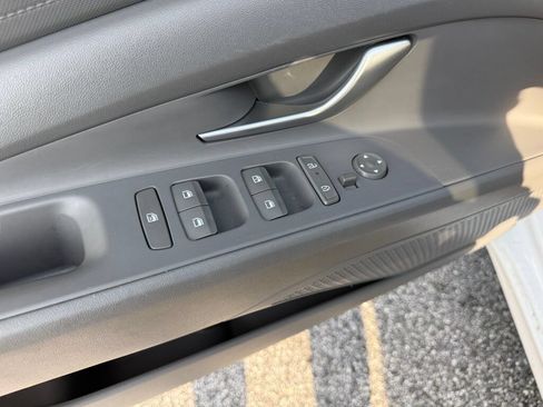 Used 2024 Hyundai Elantra SEL FWD image 18