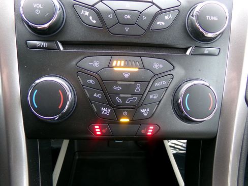 Used 2018 Ford Fusion SE image 20