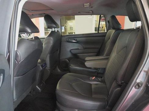 Certified 2021 Toyota Highlander XLE image 33