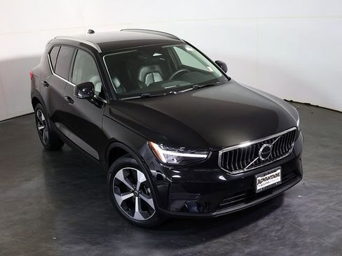 Used 2024 Volvo XC40 B5 Core AWD/4WD image 7
