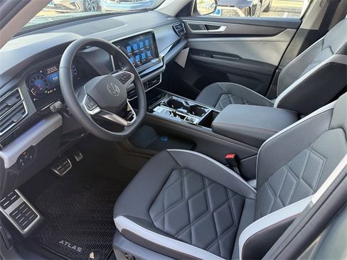 Certified 2025 Volkswagen Atlas Peak Edition SE image 9