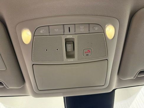 Used 2017 Nissan Rogue SL w/ SL Premium Package image 18