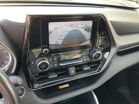 Used 2023 Toyota Highlander XLE image 12