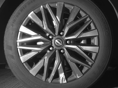 Used 2025 Nissan Altima 2.5 SV FWD image 13