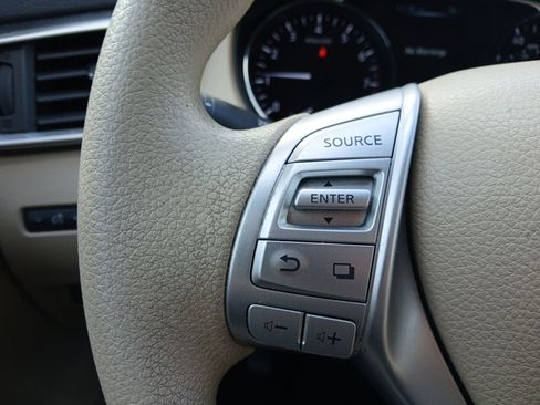 Used 2015 Nissan Rogue S image 17