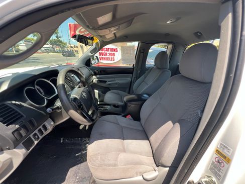 Used 2015 Toyota Tacoma 2WD Access Cab image 11