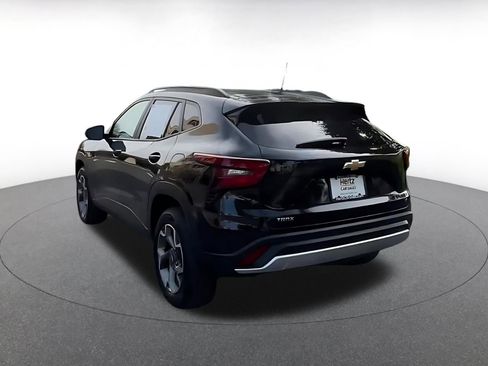 Used 2025 Chevrolet Trax LT image 11