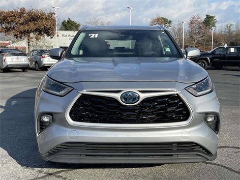 Used 2021 Toyota Highlander XLE image 8