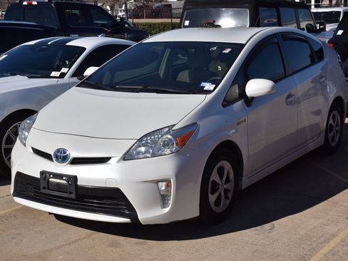 Used 2015 Toyota Prius Two image 1