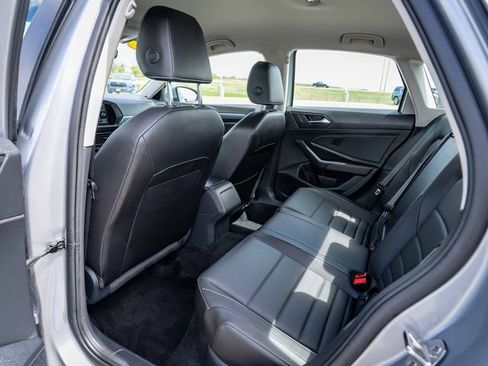 Used 2024 Volkswagen Jetta SE FWD image 18