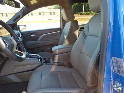 Used 2025 Chevrolet Colorado ZR2 w/ Technology Package image 15